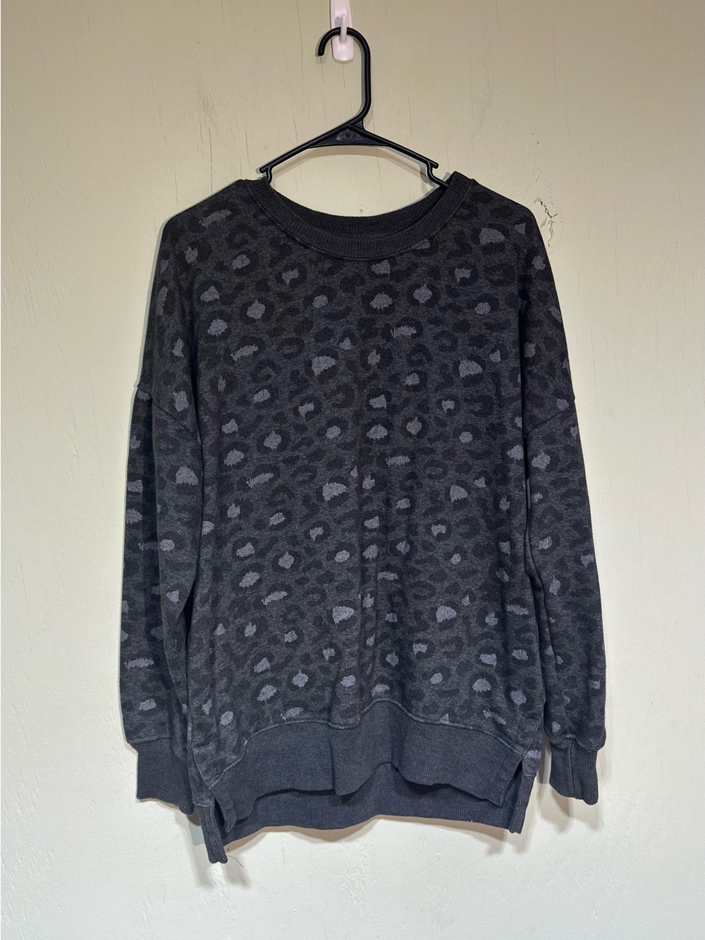 bloom + POP boutique dark gray black leopard print oversized pullover medium